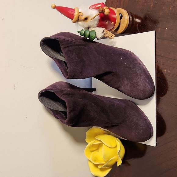 Stuart Weitzman purple suede high heel booties - Picture 4 of 10